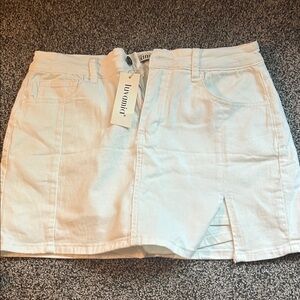 Ivomic White Mini Skirt